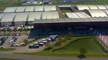 Güneşli bir günde Almanya 'nın Karlsruhe kentindeki Kongre Merkezi' nin hava görüntüsü