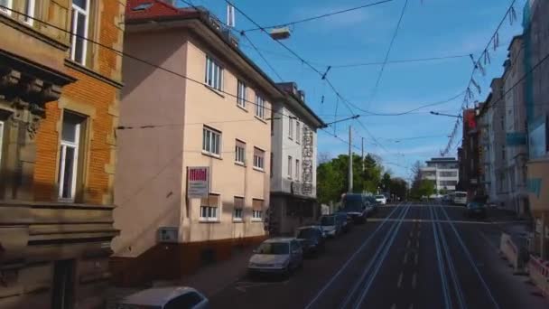 Terbang Melalui Jalan Stuttgart Atas Bus Pada Hari Yang Cerah — Stok Video