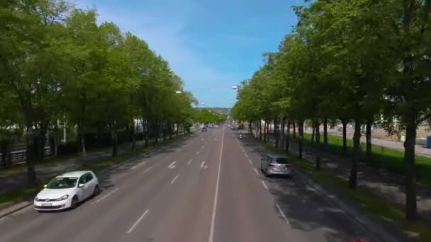 Létání Ulicemi Stuttgartu Vrcholu Dvoupatrového Autobusu Slunečného Dne Jaře — Stock video