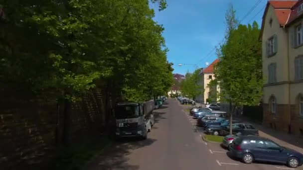 Létání Ulicemi Stuttgartu Vrcholu Dvoupatrového Autobusu Slunečného Dne Jaře — Stock video