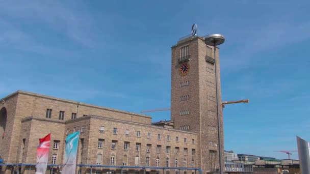 Szárnyalni Stuttgart Utcáin Egy Emeletes Busz Tetején Egy Napos Tavaszi — Stock videók