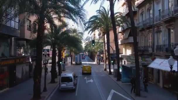 Volando Por Las Calles Alicante Una Soleada Mañana Primavera — Vídeo de stock