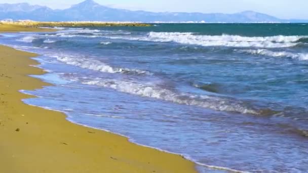 Amplia Vista Ángel Playa Con Olas Pequeñas España — Vídeos de Stock