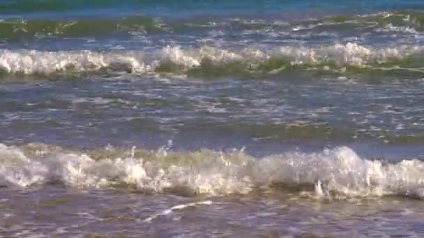 スペインの小さな波とビーチの広い天使の景色 — ストック動画