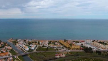İspanya 'da Denia yakınlarındaki kuzey sahilinin hava görüntüsü.
