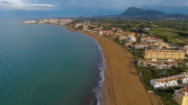 İspanya 'da Denia yakınlarındaki kuzey sahilinin hava görüntüsü.