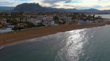 İspanya 'da Denia yakınlarındaki kuzey sahilinin hava görüntüsü.