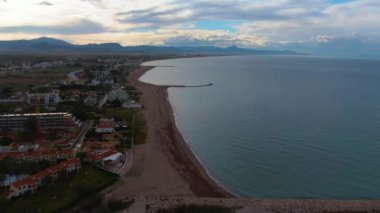 İspanya 'da Denia yakınlarındaki kuzey sahilinin hava görüntüsü.