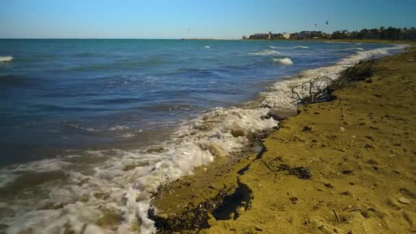 Amplia Vista Ángel Playa Con Olas Pequeñas España — Vídeos de Stock