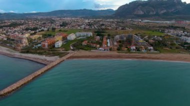 İspanya 'da Denia yakınlarındaki kuzey sahilinin hava görüntüsü.