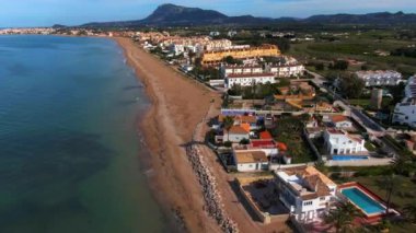 İspanya 'da Denia yakınlarındaki kuzey sahilinin hava görüntüsü.