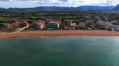 İspanya 'da Denia yakınlarındaki kuzey sahilinin hava görüntüsü.