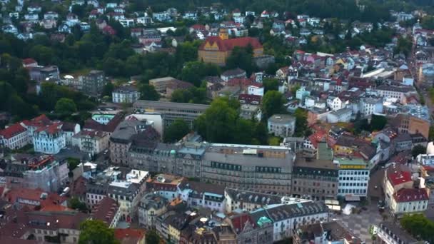 Luftaufnahme Der Stadt Baden Baden Einem Sonnigen Morgen Sommer — Stockvideo