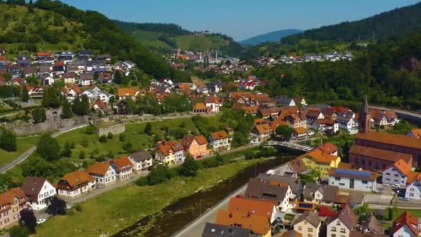 Luftaufnahme Der Stadt Weisenbach Einem Sonnigen Sommertag — Stockvideo