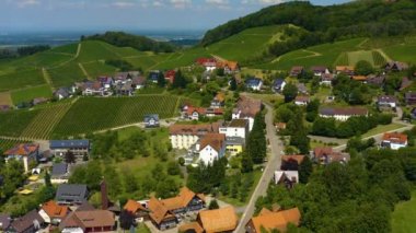 Yazın güneşli bir günde Almanya 'daki Kara Orman' da Brandmatt 'ı çevreleyen hava manzarası. 