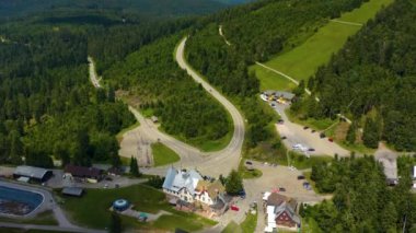 Yazın güneşli bir günde Almanya 'daki Kara Orman' da Unterstmatt 'ı çevreleyen hava manzarası.