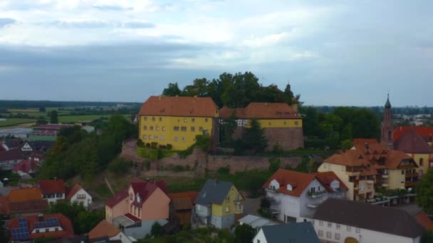 Luftaufnahme Des Schlosses Mahlberg Einem Bewölkten Tag Nachmittag — Stockvideo