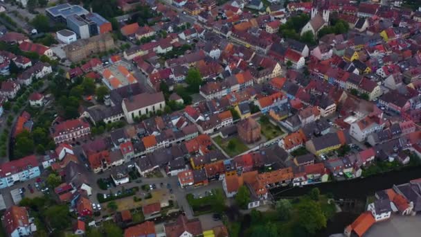 Vista Aérea Cidade Velha Kenzingen Alemanha Dia Nublado Tarde — Vídeo de Stock