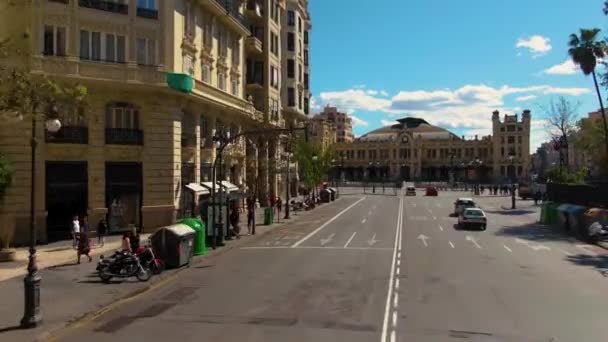 Vliegen Door Straten Van Valencia Spanje Bovenop Een Open Dubbeldeksbus — Stockvideo