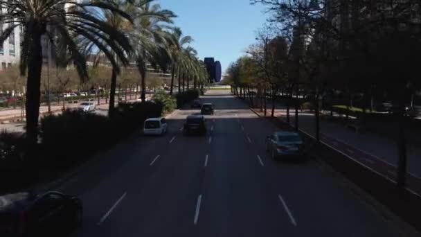 Spanya Valencia Sokaklarında Açık Bir Çift Katlı Otobüsün Üstünde Uçuyor — Stok video