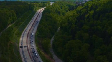 Almanya 'da Karlsruhe kenti yakınlarındaki otoban üçgeninin hava görüntüsü Basel, Stuttgart ve Frankfurt' a gidiyor.