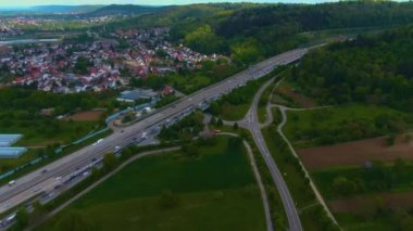 Almanya 'da Karlsruhe kenti yakınlarındaki otoban üçgeninin hava görüntüsü Basel, Stuttgart ve Frankfurt' a gidiyor.