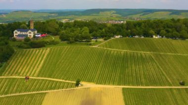 İlkbaharda güneşli bir günde Almanya 'daki Heilbronn şehrinin havadan görünüşü.