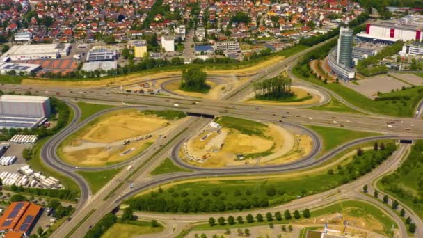 Baharın Güneşli Bir Gününde Otoban Neckarsulm Yakınlarında Kavşağın Havadan Görünüşü — Stok video