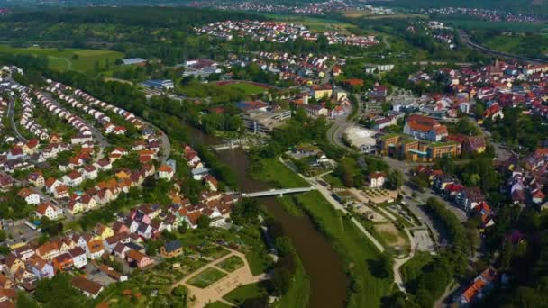 Luftaufnahme Der Stadt Mühlacker Einem Sonnigen Frühlingstag — Stockvideo
