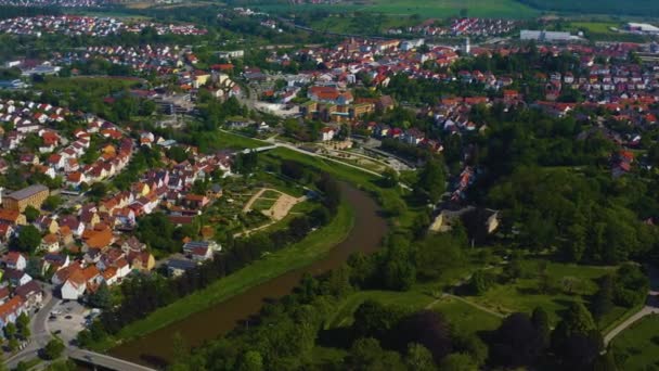 Luftaufnahme Der Stadt Mühlacker Einem Sonnigen Frühlingstag — Stockvideo