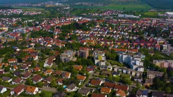 Widok Lotu Ptaka Miasto Muehlacker Niemczech Słoneczny Dzień Wiosną — Wideo stockowe