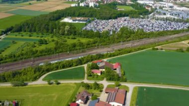 Ensingen yakınlarından geçen bir trenin hava görüntüsü