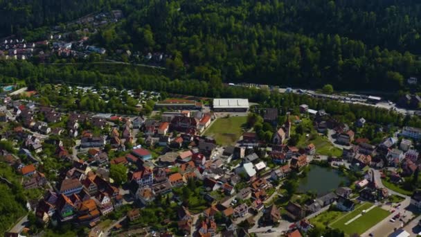 Baharın Güneşli Bir Gününde Almanya Daki Bad Liebenzell Şehri Havadan — Stok video