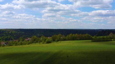 Baharda Bad Liebenzell 'in Beinberg çevresindeki hava manzarası