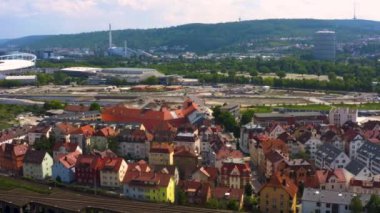 Stuttgart 'ın hava görüntüsü, Almanya' da Kötü Canstatt Yazın güneşli bir gününde.