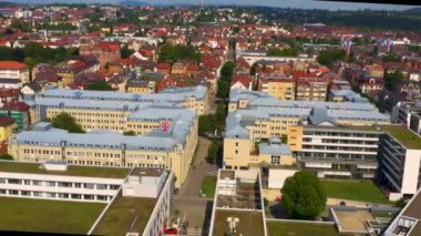 Stuttgart 'ın hava görüntüsü, Almanya' da Kötü Canstatt Yazın güneşli bir gününde.
