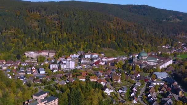 Повітряний Вид Місто Монастир Sankt Blasien Німеччині Восени Сонячний День — стокове відео