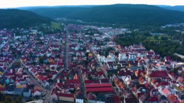 Tuttlingen 'deki şehir ve kalenin havadan görünüşü.
