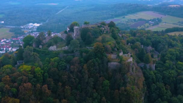 Luftaufnahme Der Burgruine Hohentwiel Und Der Stadt Singen Deutschland Einem — Stockvideo