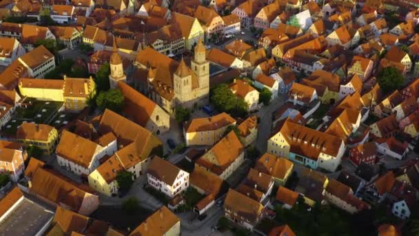 Vista Aérea Ciudad Feuchtwangen Alemania Baviera Una Tarde Soleada Verano — Vídeos de Stock