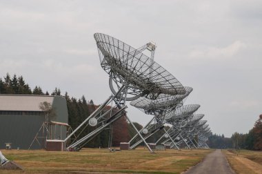 Westerbork, Hollanda yakınlarındaki radyo teleskopları..