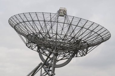 Teleskop Hollanda 'nın Westerbork köyü yakınlarında..