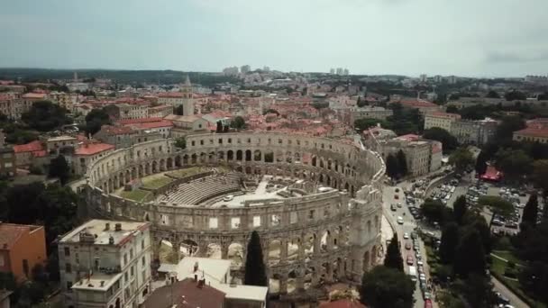 Pula, Kroatien. Luftaufnahme des römischen Arena Amphitheater Wahrzeichen und Stadtbild — Stockvideo