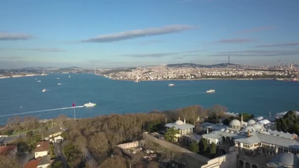 Bosporus Strait and Topkapi Royal Palace Museum, Istambul Turquia, Vista aérea — Vídeo de Stock