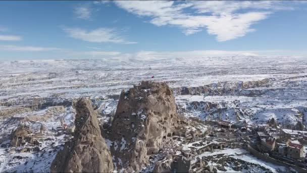 Capadócia Turquia. Vista aérea de inverno de Uchisar Valley e Hills Acima da cidade — Vídeo de Stock