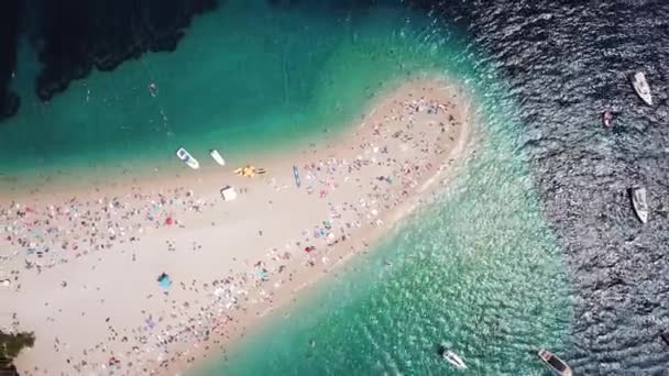 ( 영어 ) Picturesque Golden Cape Beach Sandbar, Brac Island Croatia. 하늘에서 내려다본 높은 곳 — 비디오