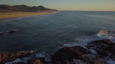 El Faro Sahili, Cabo San Lucas, Meksika. Günbatımında Sahne Kıyı Çizgisi Hava Görüntüsü
