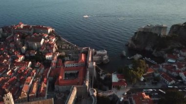 Dubrovnik Eski Şehir Duvarları, Hırvatistan, Bokar ve Lovrijenac Kalesinin Hava Görüntüsü