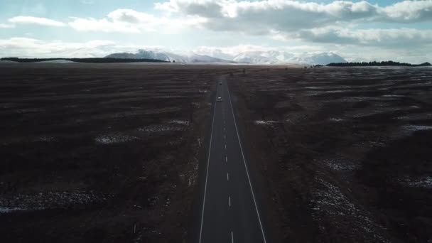 Lonely Car légi jármű a Countryside Road völgyben Mount Cook alatt, Új-Zéland — Stock videók