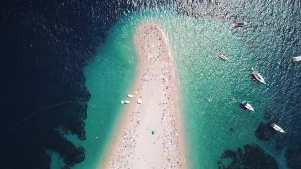 Γκόλντεν Χορν Μπιτς Σάντμπαρ. Αεροφωτογραφία πάνω κάτω. Νήσος Μπρακ, Κροατία — Αρχείο Βίντεο